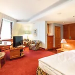 Waldhaus Hotel 5*