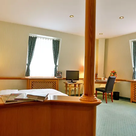 Szálloda Waldhaus 5*