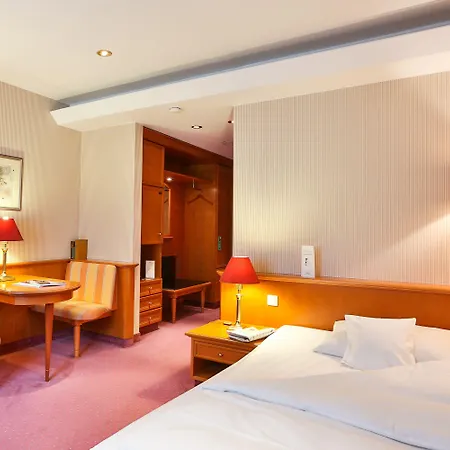 Szálloda Waldhaus 5*